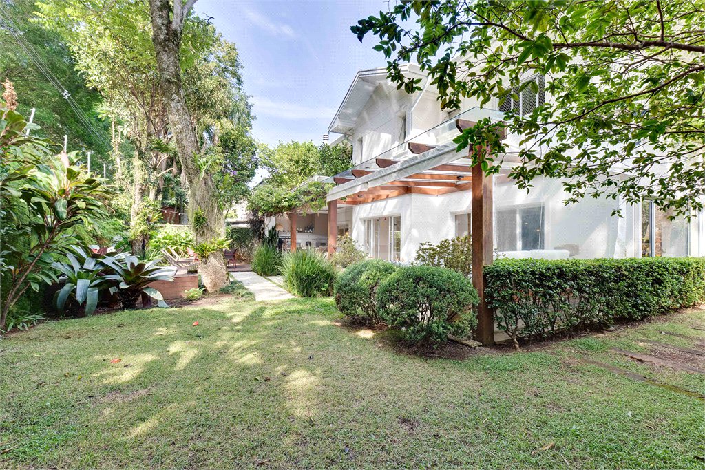 Casa à venda com 3 suítes no condomínio Parc Vignoble, São Paulo - SP
