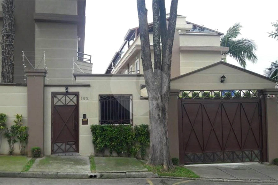 Casa à venda com 3 quartos, sendo 1 suíte, no condomínio Algarve Residencial, São Paulo - SP
