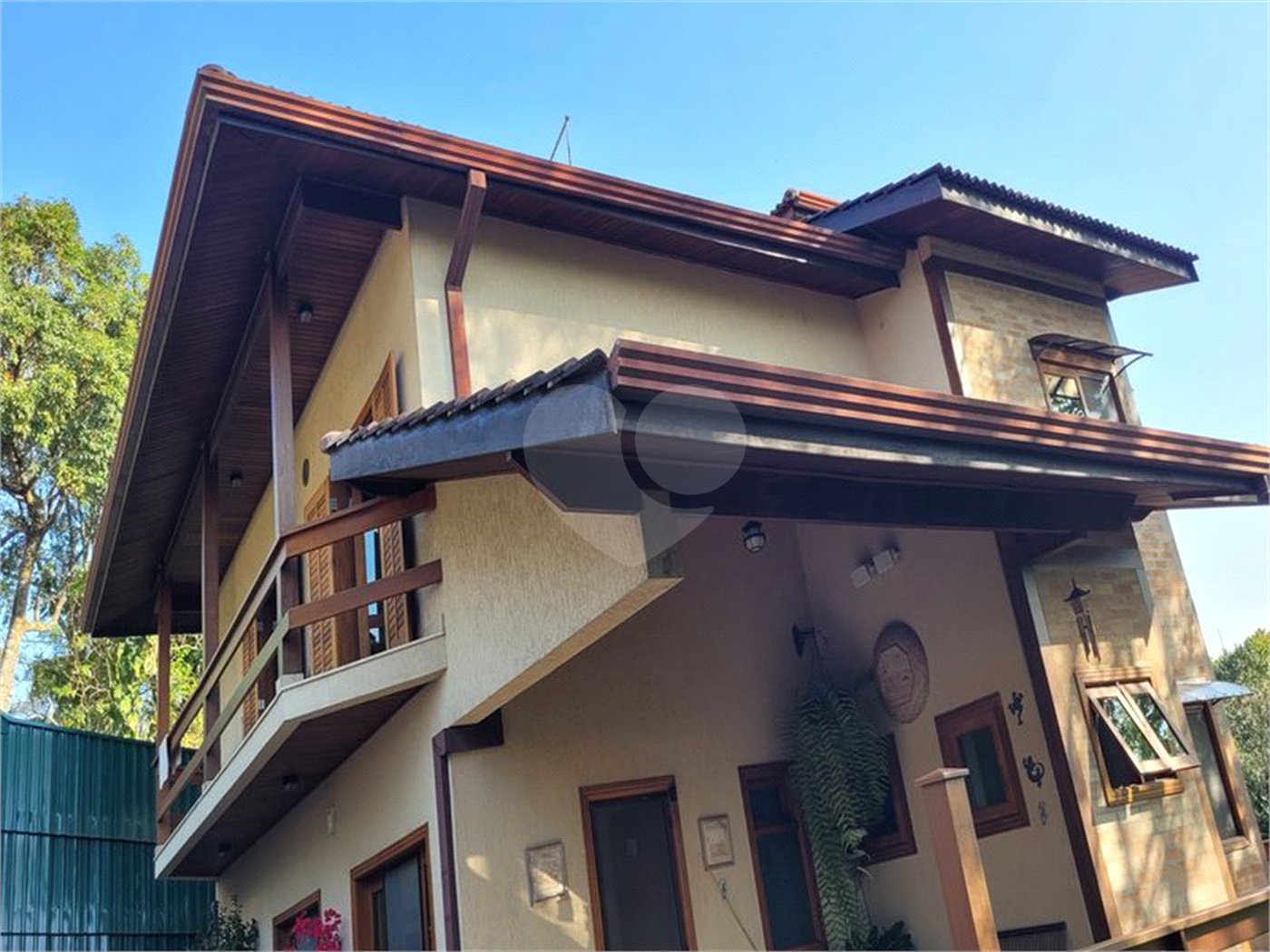 Casa à venda com 4 quartos, sendo 2 suítes, no condomínio Alpes da Cantareira, Mairiporã - SP