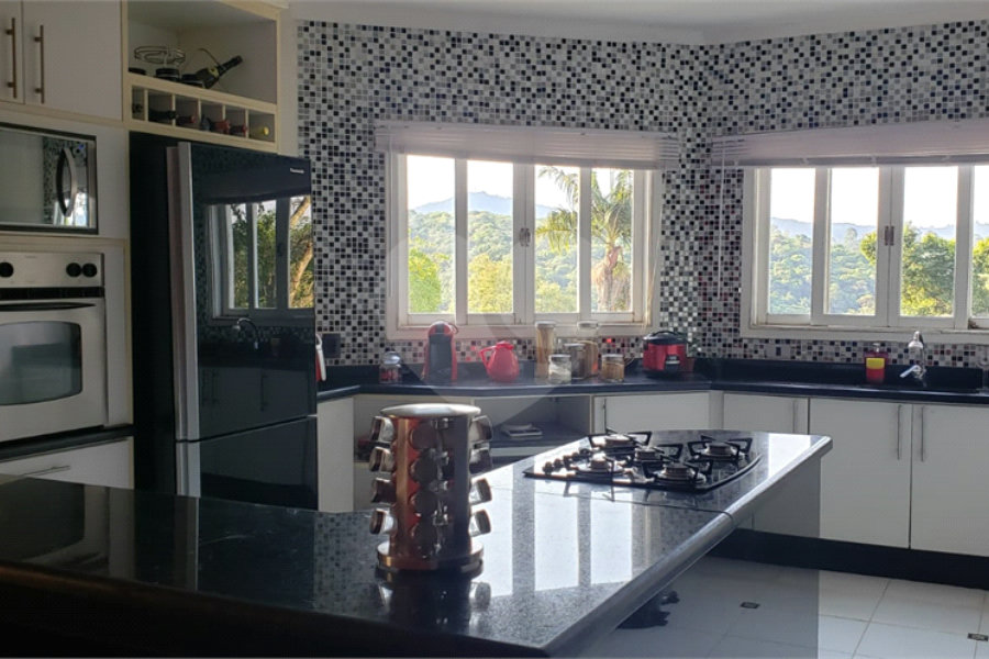 Casa à venda com 4 suítes em Pirucaia, Mairiporã, SP