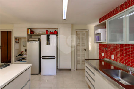 Casa à venda com 4 quartos, sendo 1 suíte,  em Jardim Leonor, São Paulo, SP