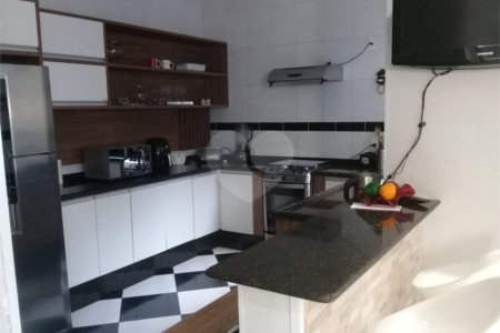 Sobrado à venda com 2 quartos, sendo 1 suíte, em Cidade Boa Vista, Suzano, SP