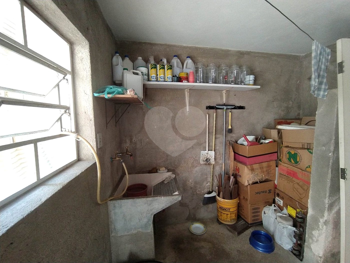 Casa à venda com 6 quartos, sendo 2 suítes, em Chora Menino, São Paulo, SP