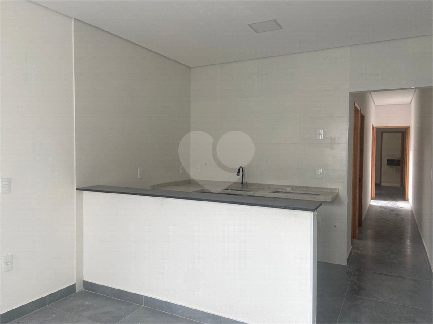 Casa à venda com 2 quartos, sendo 1 suíte, em Jardim Vergínia, Sorocaba, SP