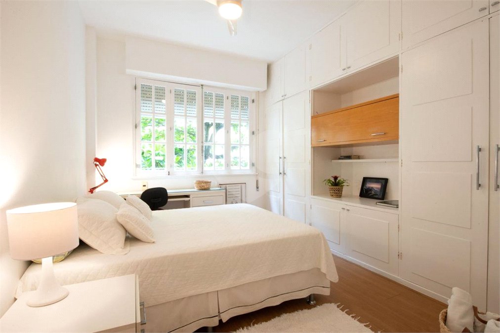 Apartamento à venda com 3 quartos, sendo 1 suíte, em Leme, Rio de Janeiro, RJ
