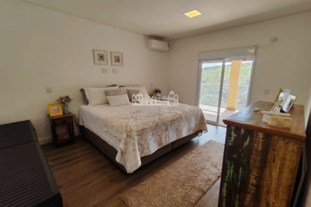 Casa à venda com 6 suítes no condomínio Portal Ouro Verde, Atibaia - SP