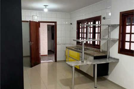 Sobrado à venda ou para alugar com 3 suítes em Vila Sônia, São Paulo, SP