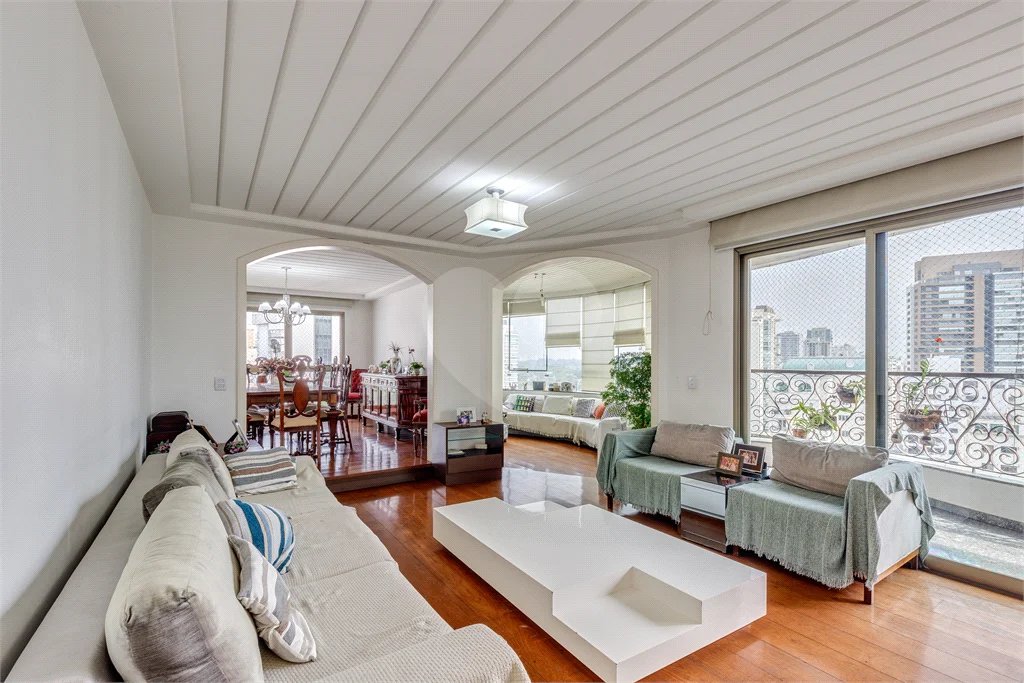 Apartamento à venda com 4 quartos, sendo 2 suítes, em Brooklin, São Paulo, SP
