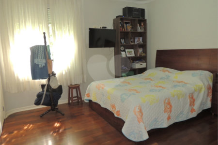 Apartamento à venda com 3 quartos, sendo 1 suíte, em Santo Amaro, São Paulo, SP