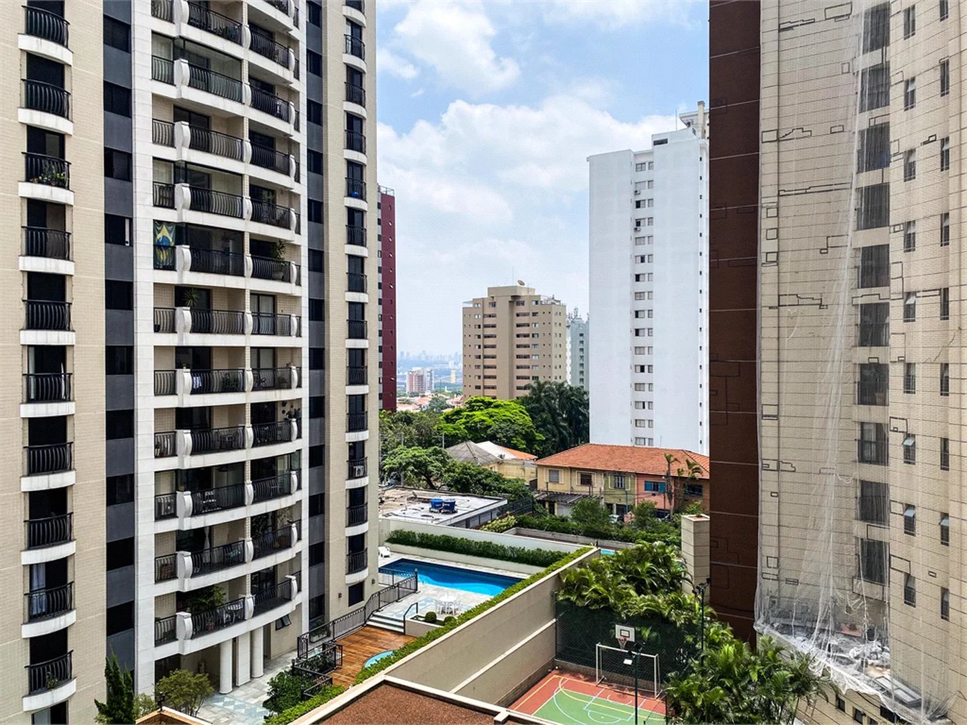 Apartamento à venda com 4 quartos, sendo 3 suítes, em Alto da Lapa, São Paulo, SP