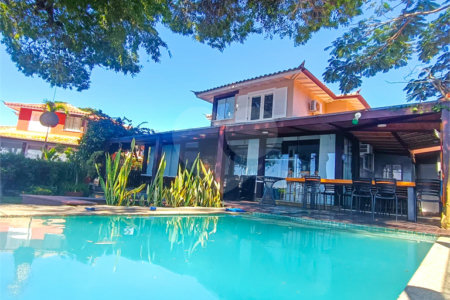 Casa à venda com 5 quartos, sendo 4 suítes, em Manguinhos, Armação dos Búzios, RJ
