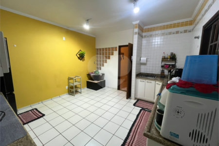 Casa à venda com 3 quartos, sendo 1 suíte, em Parque Santa Marta, São Carlos, SP
