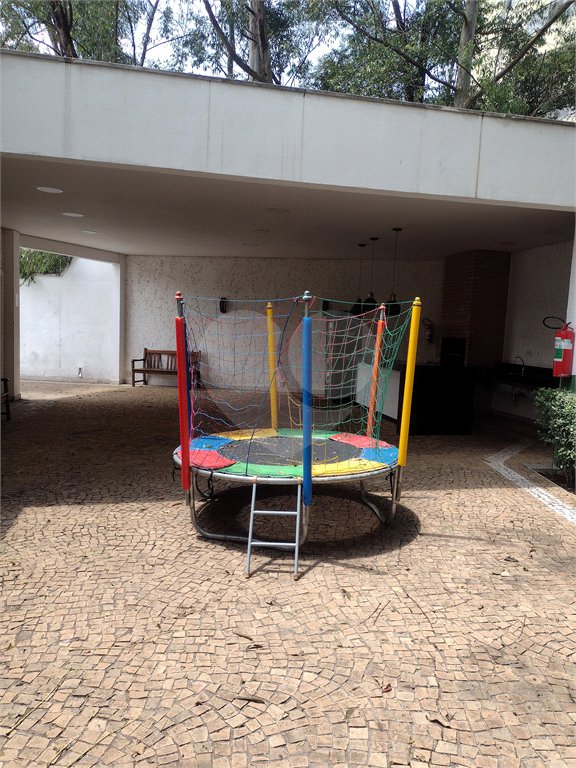 Casa à venda com 4 quartos, sendo 3 suítes,  no condomínio Vila das Flores, São Paulo - SP