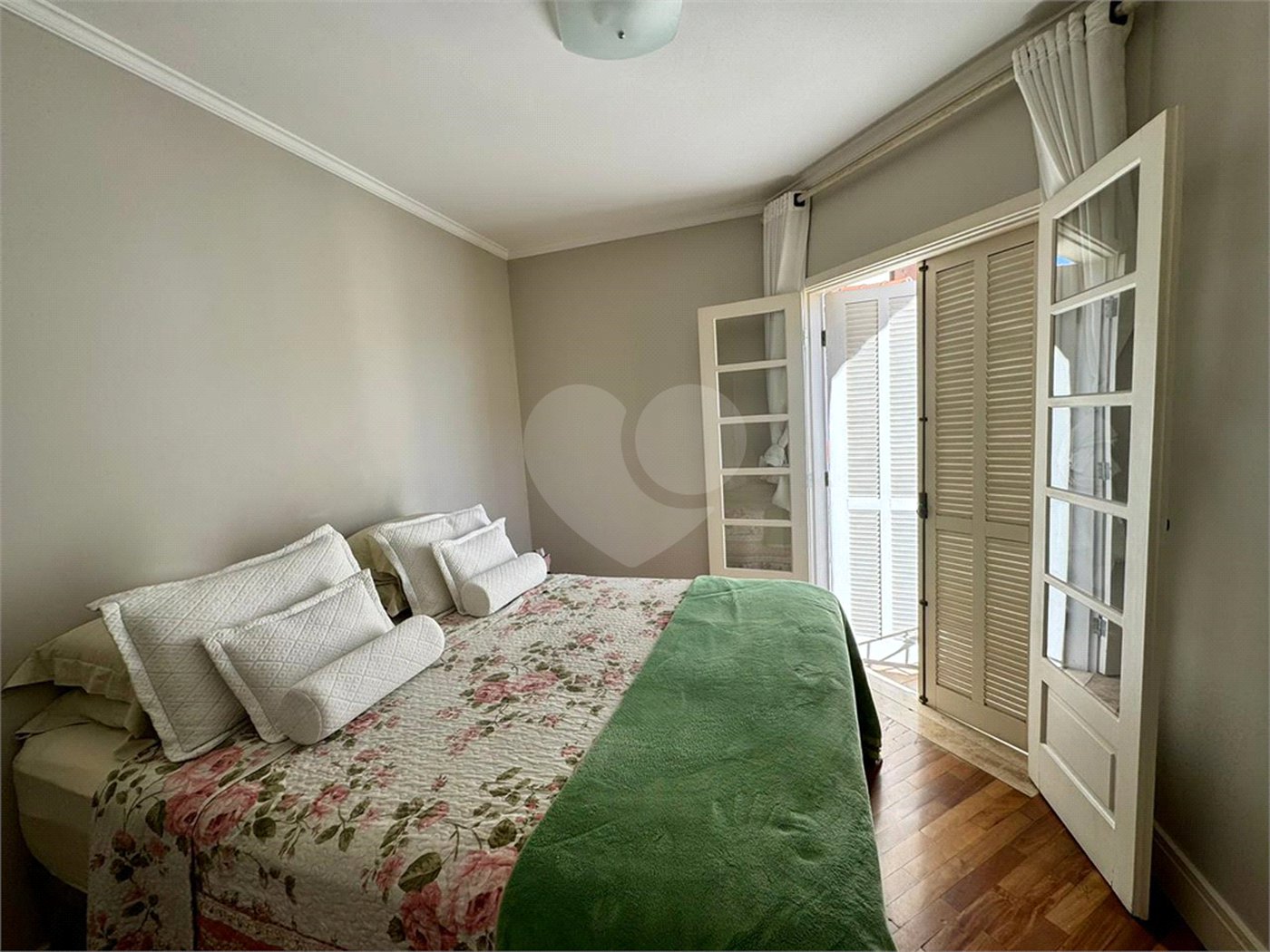 Casa à venda com 3 quartos, sendo 1 suíte, no condomínio Villagio Staluccia, São Paulo - SP