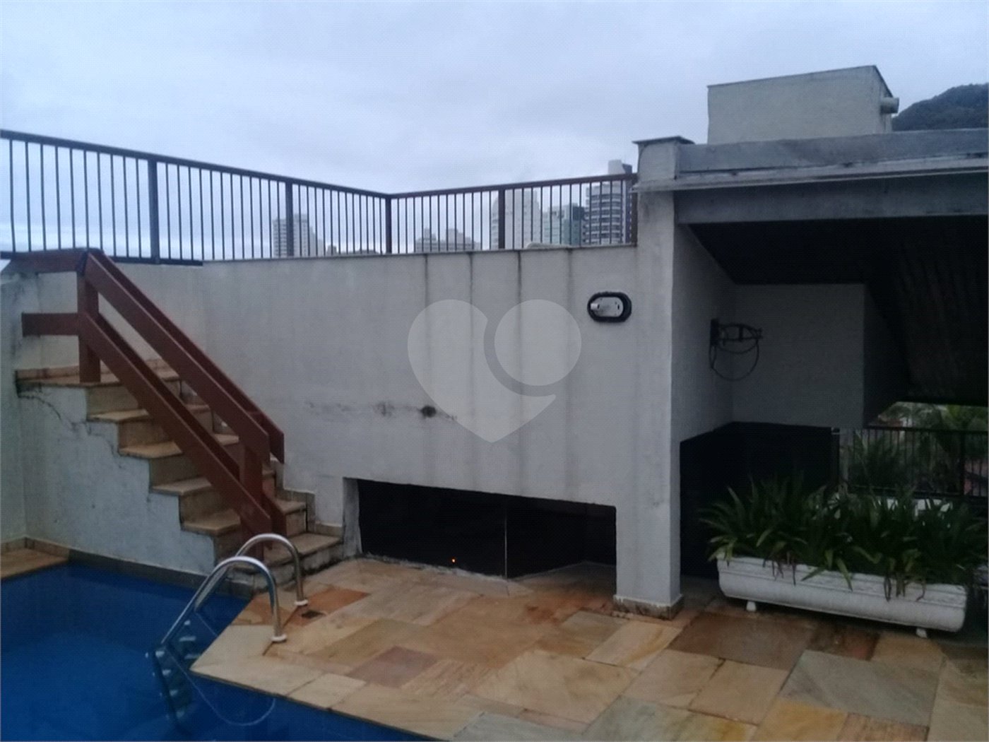 Triplex à venda ou para alugar com 4 suítes em Enseada, Guarujá, SP