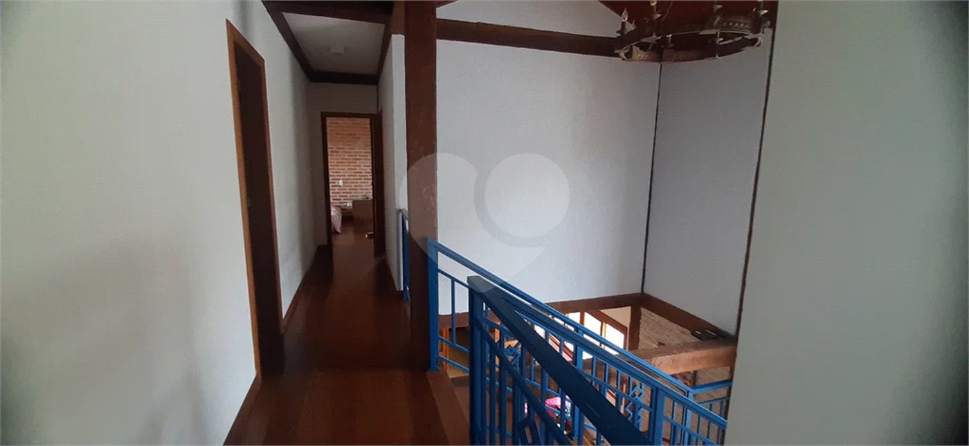 Casa à venda com 5 quartos, sendo 4 suítes, no condomínio Alpes da Cantareira, Mairiporã - SP