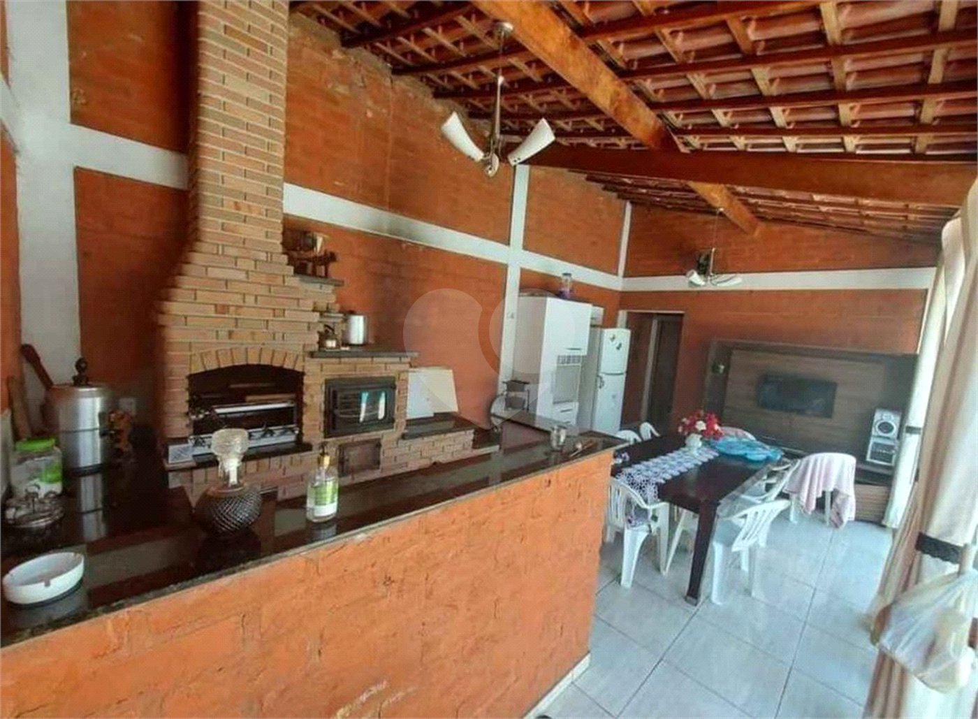 Casa à venda com 4 quartos, sendo 3 suítes,  no Centro, Bom Jesus dos Perdões, SP