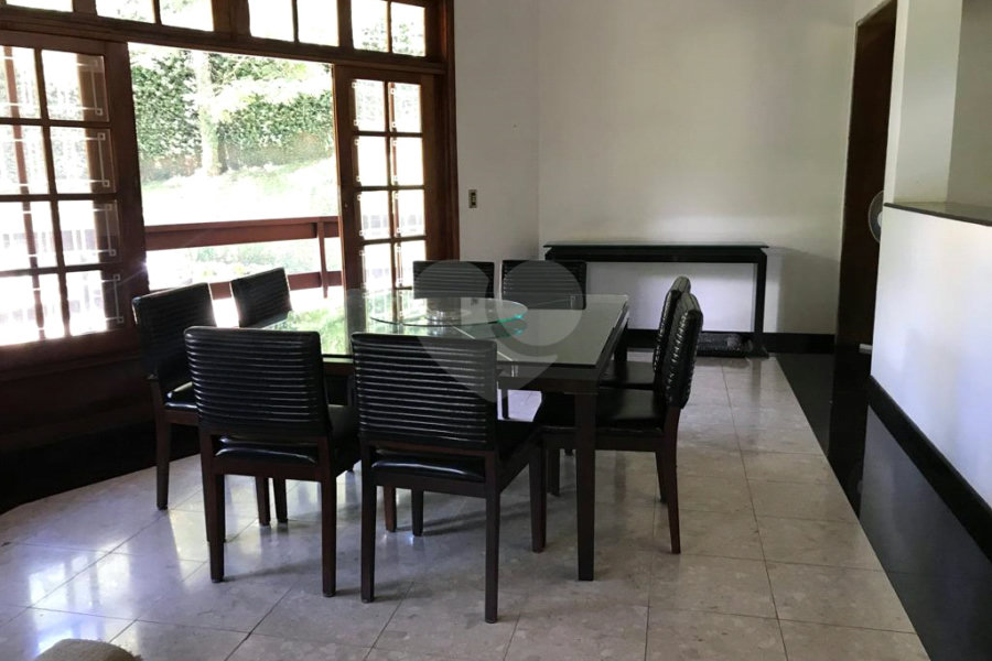 Sobrado à venda ou para alugar com 4 suítes em Serra da Cantareira, Mairiporã, SP