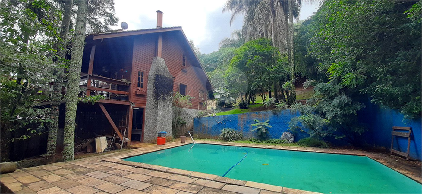 Casa à venda com 4 quartos, sendo 2 suítes, no condomínio Associação Reserva das Hortênsias, Mairiporã - SP