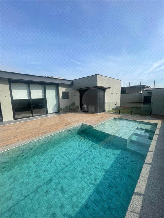 Casa à venda com 3 suítes no condomínio Residencial Granville, Atibaia - SP