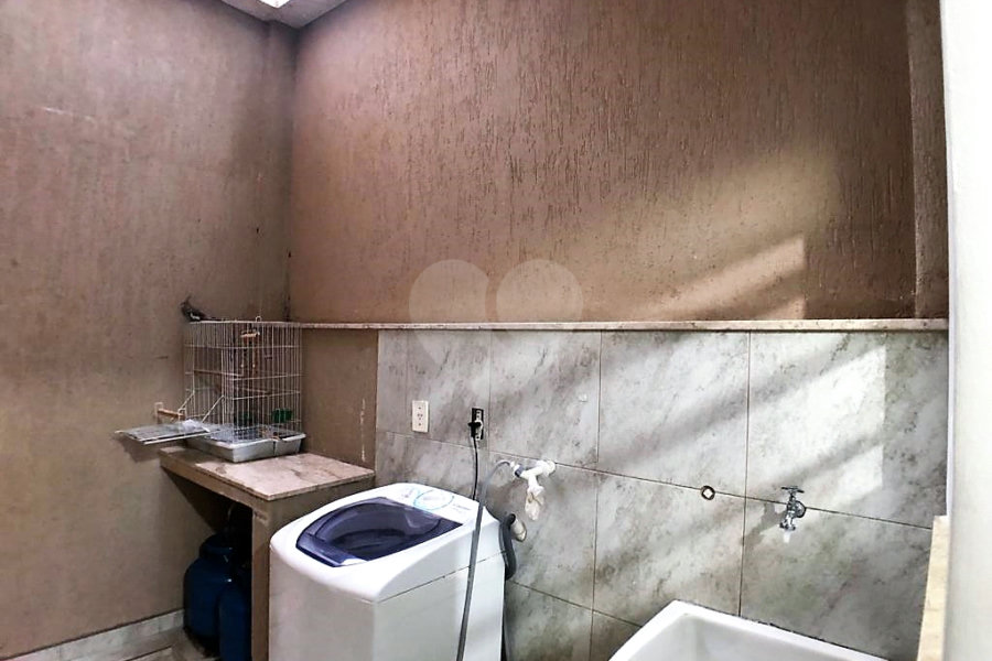 Casa à venda com 3 quartos, sendo 1 suíte, no condomínio Res Vista Verde, São Paulo - SP