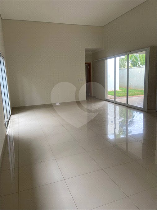 Casa à venda ou para alugar com 3 suítes no condomínio Portal das Tipuanas, Araraquara - SP