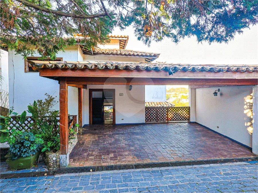 Sobrado à venda com 3 quartos, sendo 1 suíte,  em Jardim Leonor, São Paulo, SP