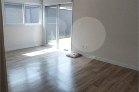 Casa à venda com 3 suítes no condomínio Figueira Garden, Atibaia - SP