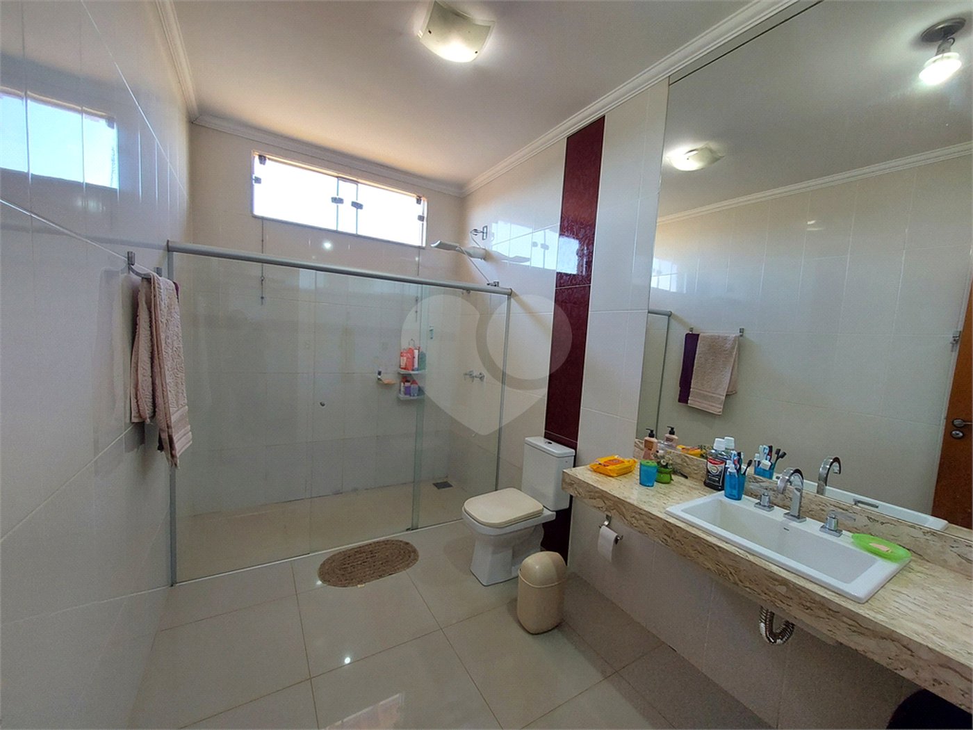 Casa à venda com 4 quartos, sendo 2 suítes, no condomínio Nascente do Jaraguá, Araraquara - SP