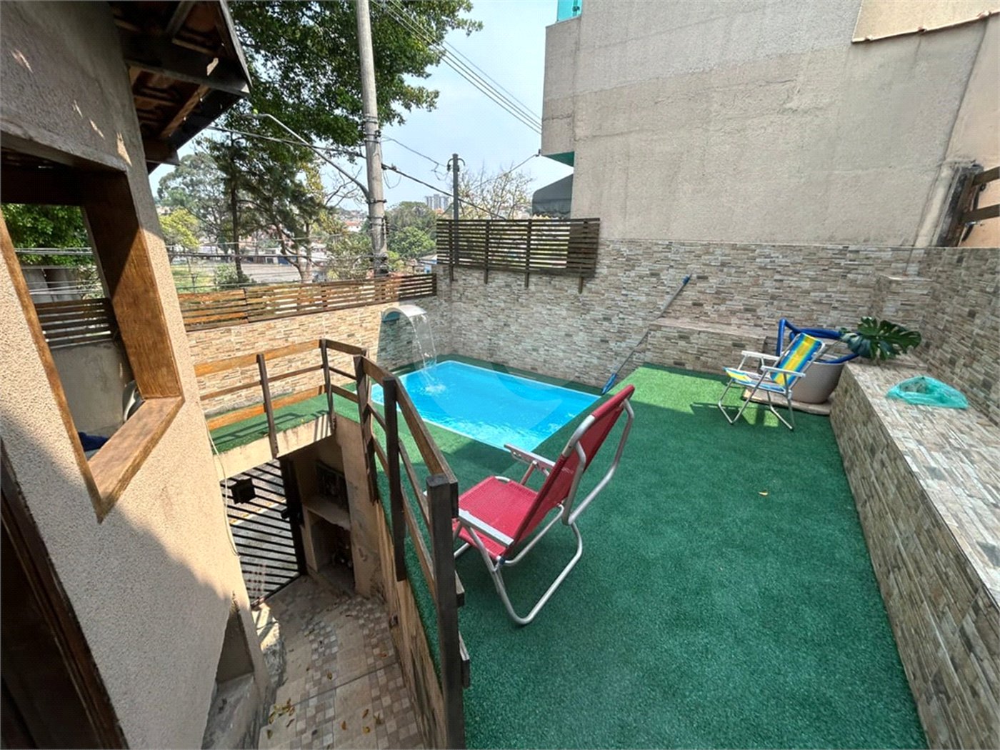 Sobrado à venda com 6 quartos, sendo 1 suíte,  em Vila do Encontro, São Paulo, SP