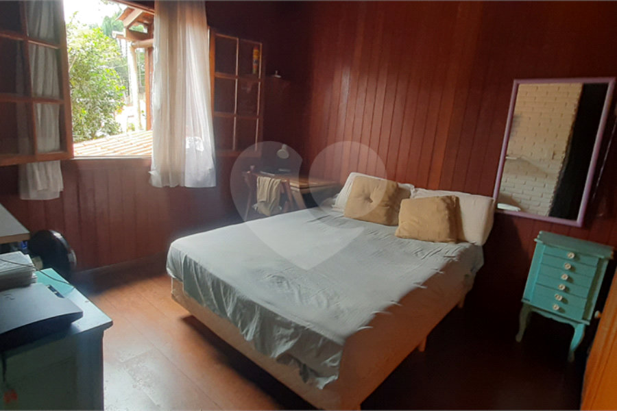 Casa à venda com 4 quartos, sendo 2 suítes, no condomínio Associação Reserva das Hortênsias, Mairiporã - SP