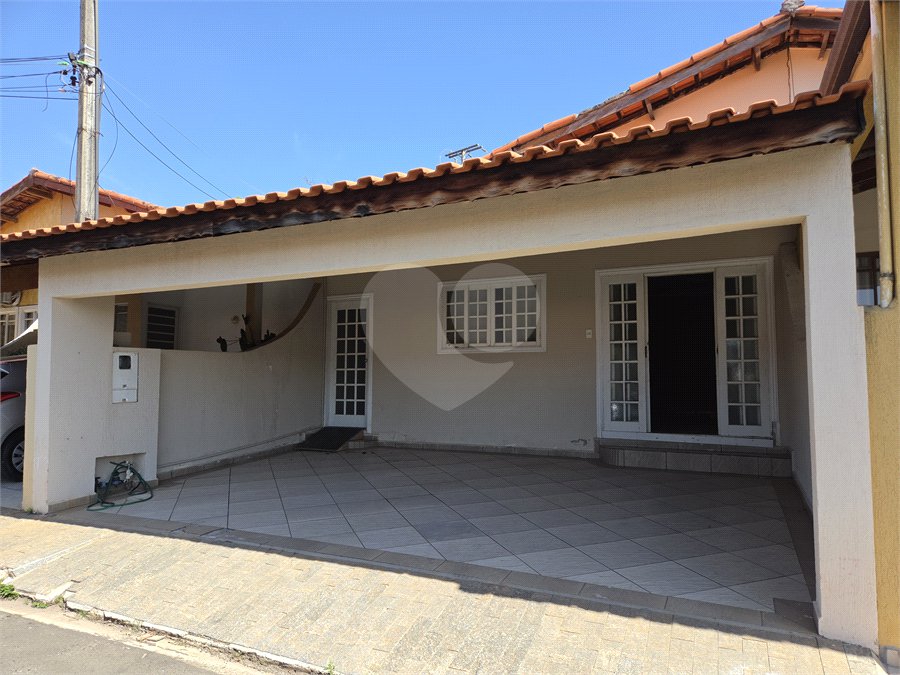 Casa à venda com 3 quartos, sendo 1 suíte, no condomínio Parque das Árvores, Sorocaba - SP