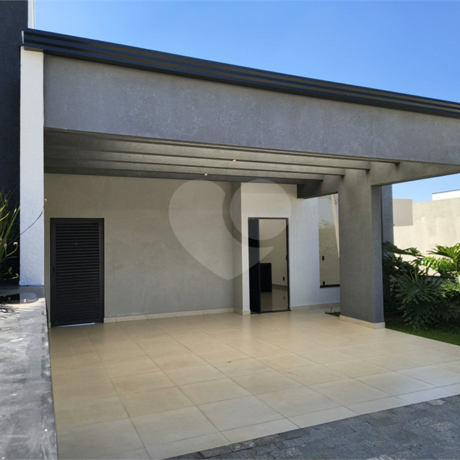 Casa à venda ou para alugar com 3 quartos, sendo 1 suíte, no condomínio Condomíno Helena Maria, Sorocaba - SP