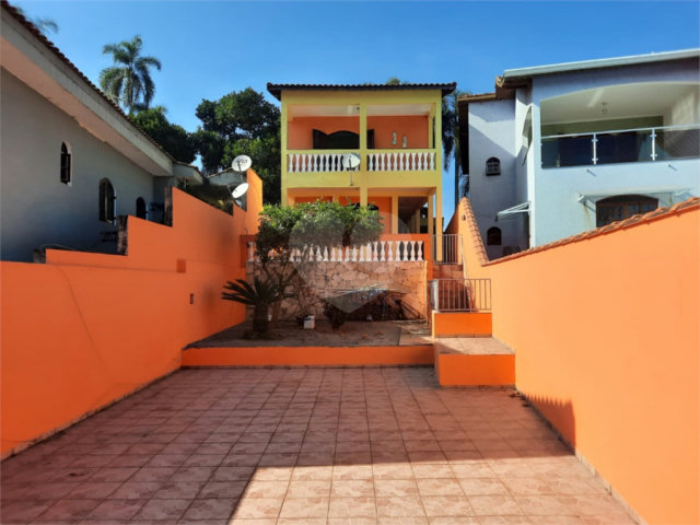 Sobrado à venda com 3 quartos, sendo 1 suíte,  em Portal da Primavera, Cotia, SP