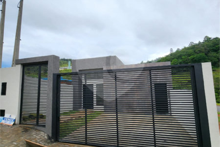 Casa à venda com 3 quartos, sendo 1 suíte, no Centro, Bom Jesus dos Perdões, SP
