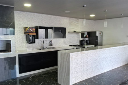 Casa à venda com 3 quartos, sendo 2 suítes,  em Ipê, Três Lagoas, MS