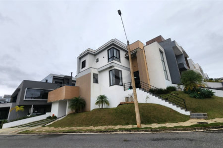 Casa à venda com 4 quartos, sendo 1 suíte, no condomínio Sun Lake, Sorocaba - SP