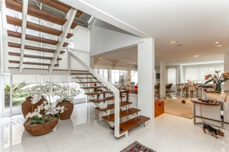 Casa à venda com 5 quartos, sendo 3 suítes, em Jardim Leonor, São Paulo, SP