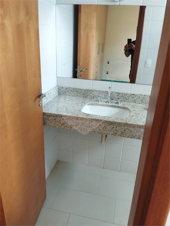 Sobrado à venda com 4 quartos, sendo 3 suítes, em Altos do Jaraguá, Araraquara, SP