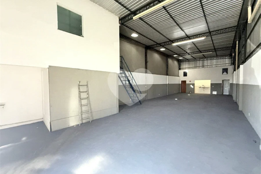 Salão Comercial para alugar no Bairro Água Branca