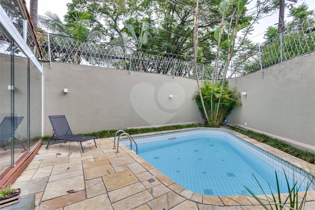 Casa à venda com 5 quartos, sendo 3 suítes, em Alto da Boa Vista, São Paulo, SP