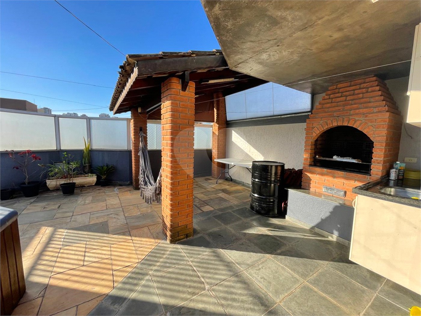Casa à venda com 3 quartos, sendo 1 suíte, no condomínio Residencial Via Veneto, São Paulo - SP