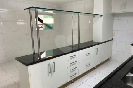 Sobrado à venda com 3 quartos, sendo 1 suíte, em Vila Lageado, São Paulo, SP