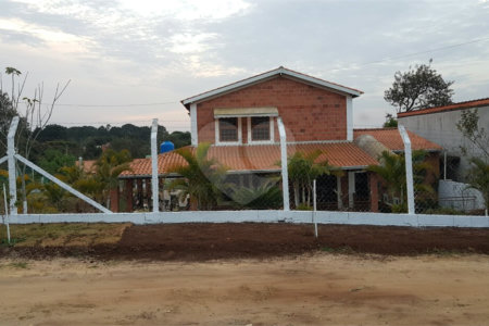 Chácara à venda com 3 quartos, sendo 1 suíte, no Centro, Araçoiaba da Serra, SP