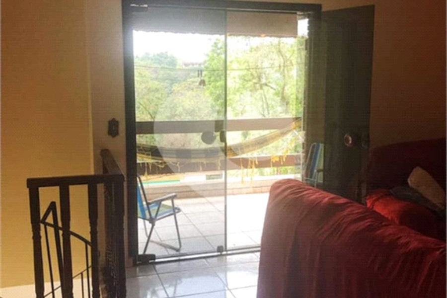 Casa à venda com 3 quartos, sendo 1 suíte, no condomínio Iara Branca, Mairiporã - SP