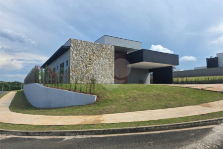 Casa à venda com 3 suítes no condomínio Village Ipanema 2, Araçoiaba da Serra - SP