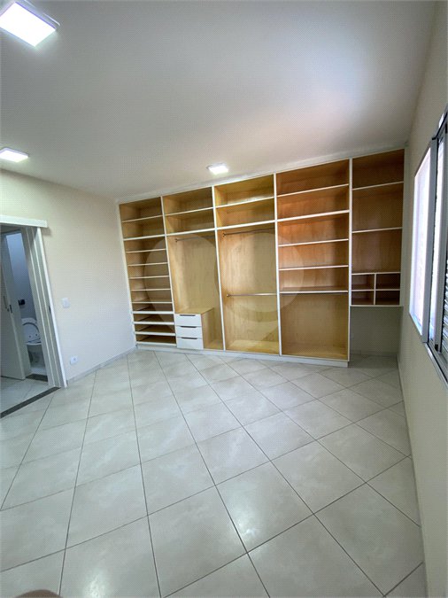 Casa à venda com 3 quartos, sendo 1 suíte, no condomínio Ana Carolina, São Paulo - SP