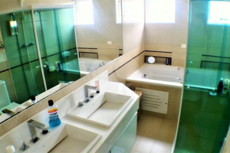 Casa à venda com 5 suítes no condomínio Travessa Tenente Ariston de Oliveira,4, São Paulo - SP