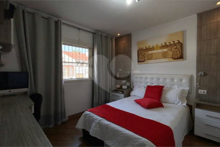 Casa à venda com 3 quartos, sendo 1 suíte, no condomínio Marcia Miyashiro, São Paulo - SP