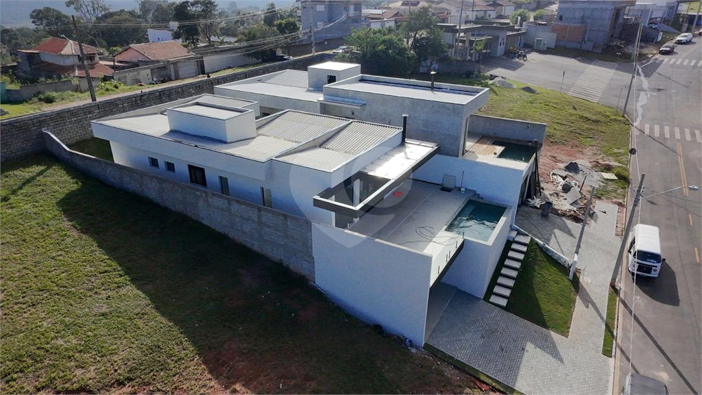 Casa à venda com 3 suítes no condomínio Greenfield, Atibaia - SP